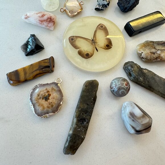 Natural Stone and Crystal Pendant Lot - Picture 6 of 11